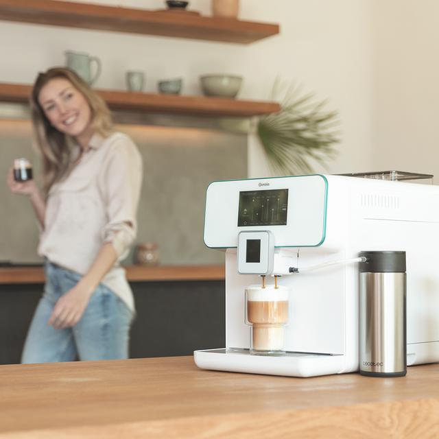 Cumbia Power Matic-ccino 9000 Serie Bianca Kaffeevollautomat Individuelle Einstellung von Intensität, Temperatur, Kaffee, Milch und Schaum, 19 bar Druck, LED-Anzeige, 5 Mahlgradstufen