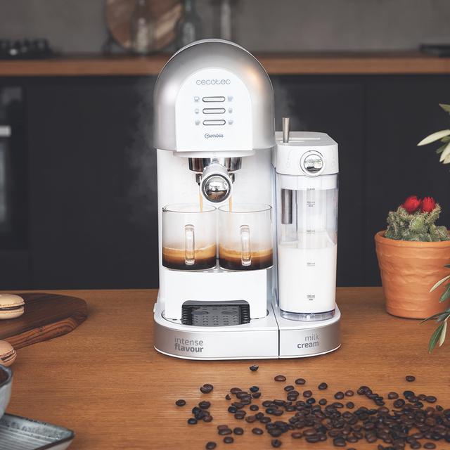 Machine à café semi-automatique Power Instant-ccino 20 Chic Série Bianca pour café moulu et dosettes, avec 20 bars, réservoir de lait de 0,7 ml, réservoir d'eau d'1,7 L et 1470 W.