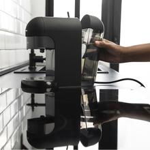 Machine à café expresso Cumbia Capricciosa Black. Pression de 19 bars, convient pour le café moulu et les dosettes ESE, réservoir d'eau de 600 ml et filtre qui convient pour le lave-vaisselle