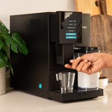 Cremmaet CompactCcino Kompakter Kaffeevollautomat mit 19 Bar und Thermoblock-System.