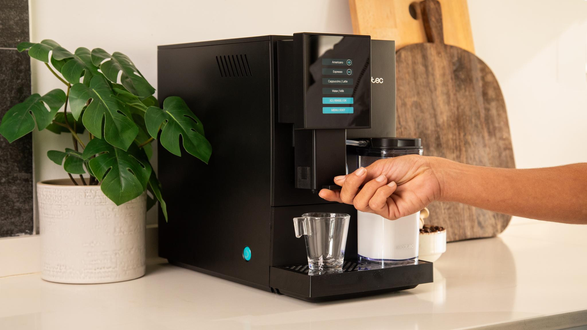 Cremmaet Compactccino, la nueva cafetera superautomática compacta de Cecotec