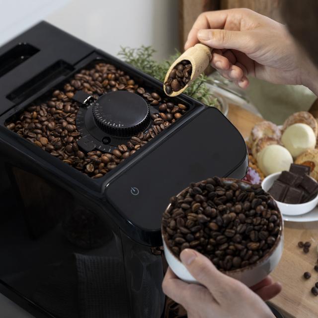 Cremmaet Macchia Black Macchina da caffè mega-automatica compatta con 19 bar e sistema Thermoblock.