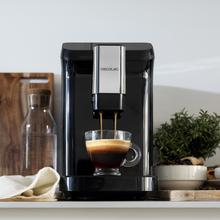 Cremmaet Macchia Black Kompakte, superautomatische Kaffeemaschine mit 19 bar und Thermoblock-System.