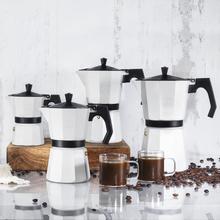 Italienische Kaffeemaschine Mokclassic 300 Beige Aus Aluminiumguss, geeignet für alle Arten von Küchen, für 3 Tassen Kaffee.