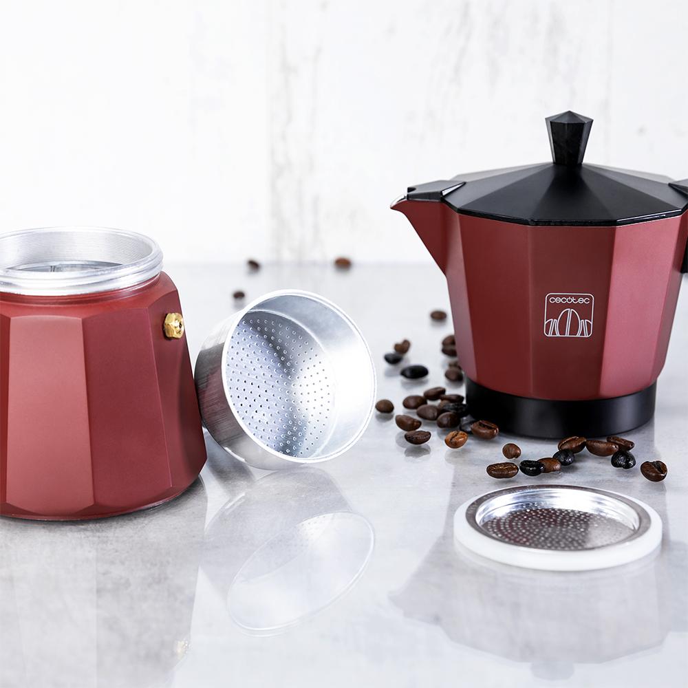 Piezas desmontadas de la cafetera italiana CECOTEC MokClassic 1200 Garnet