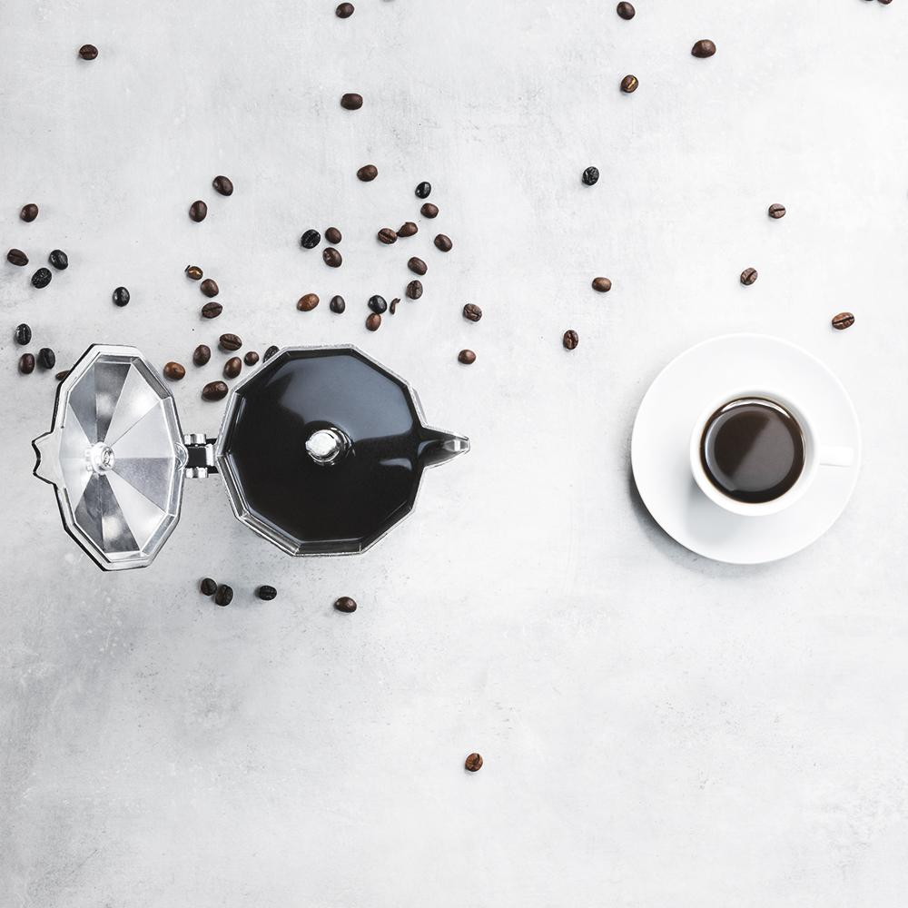 Vista superior de cafetera italiana CECOTEC MokClassic 1200 Garnet abierta