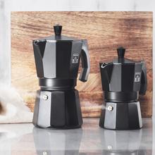 Caffettiera Mokclassic 300 Black. In alluminio pressofuso, ideale per differenti tipi di cucine, per 3 tazze di caffè.