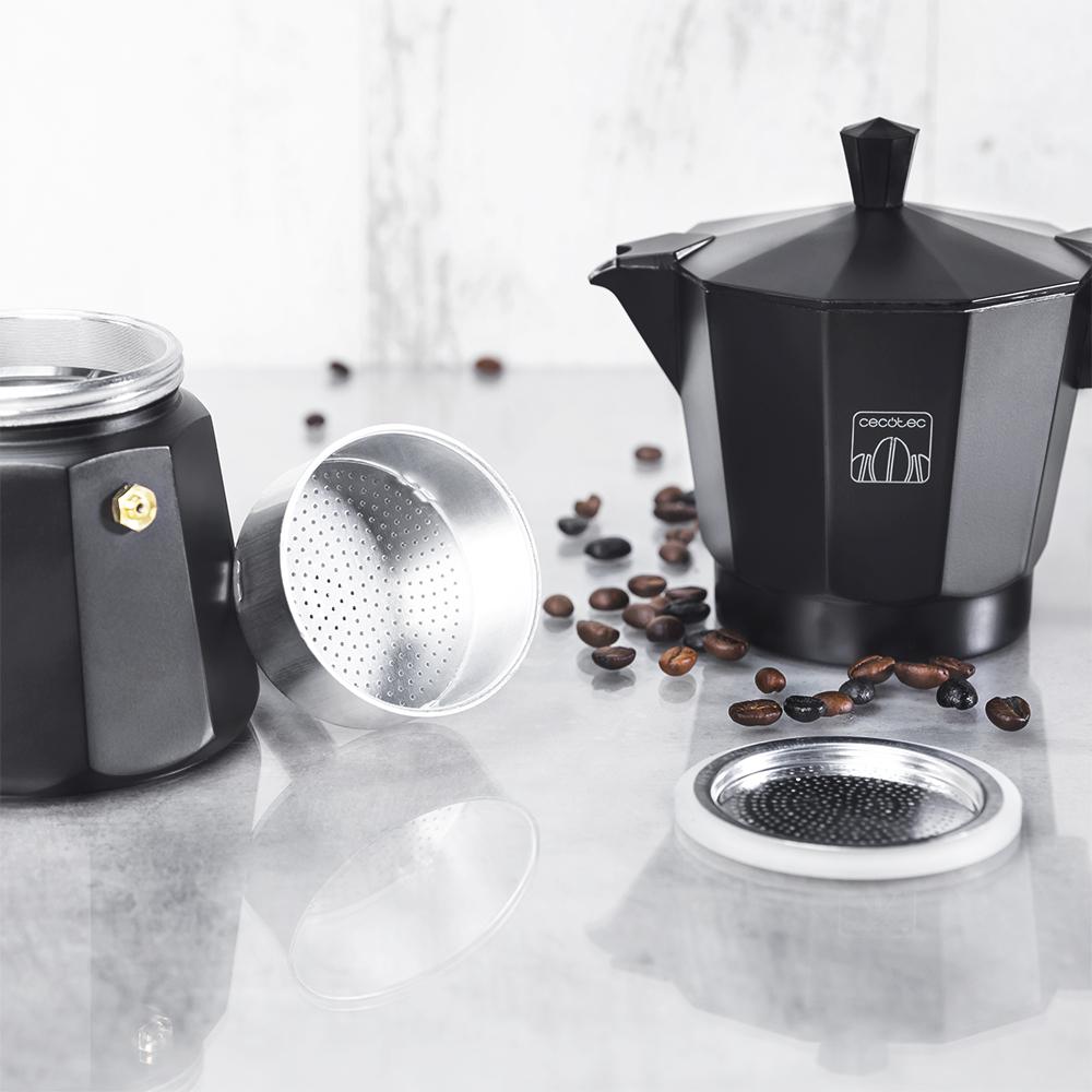 Piezas desmontadas de la cafetera italiana CECOTEC Cumbia MokClassic 600 Black