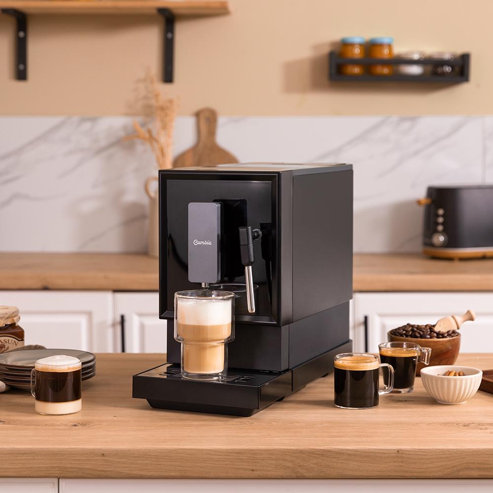 Cecotec Power Matic-ccino Vaporissima preparando café con leche