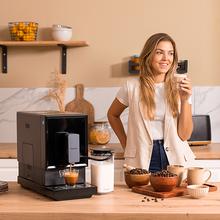 Power Matic-ccino Cremma Super automatische Kaffeemaschine für Liebhaber von frisch gemahlenem Kaffee. Schnelles Thermoblock-Heizsystem mit 19 bar und Milchtank für Cappuccinos.