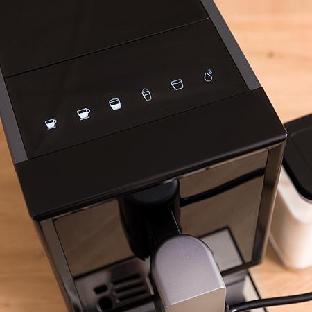 Power Matic-ccino Cremma Cafetera superautomática para los amantes del café recién molido. Dispone de un sistema de rápido calentamiento por thermoblock, con 19 bares y tanque de leche para tus capuccinos.