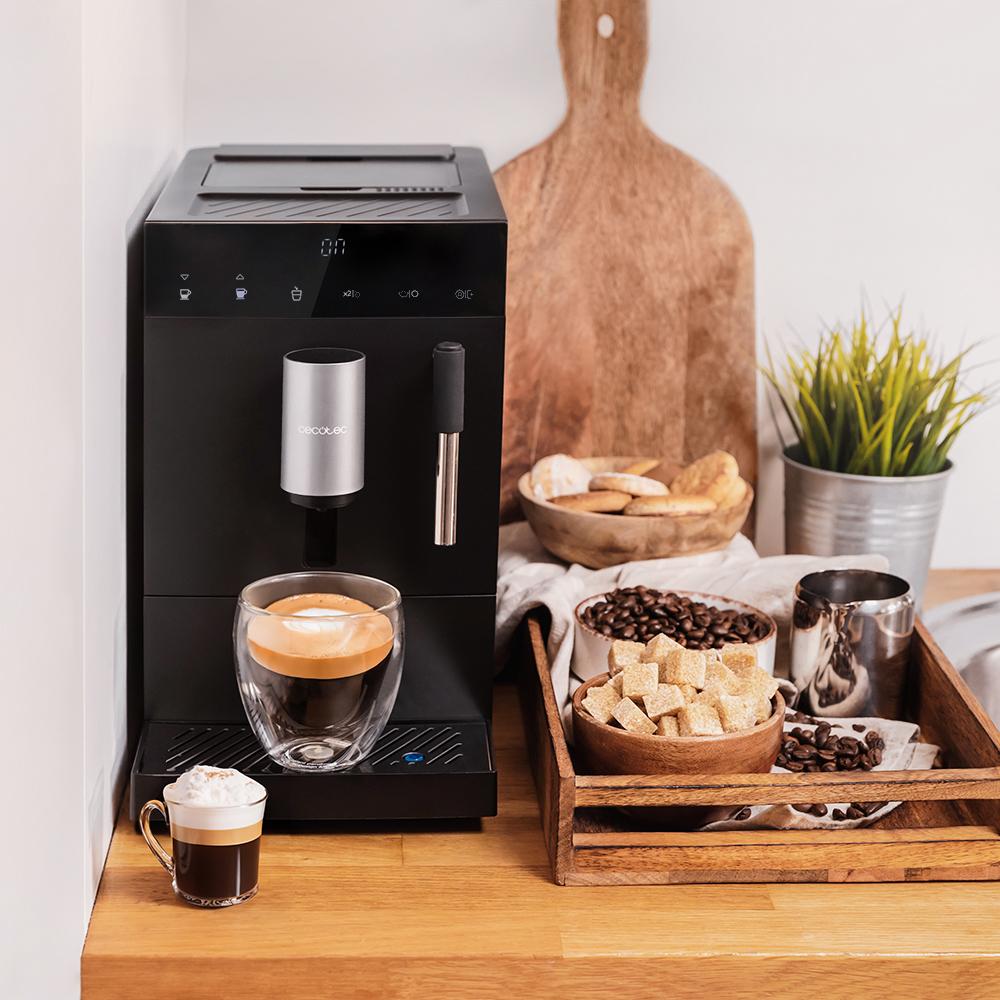 Cecotec Italia - Power Matic-ccino 8000 Touch Serie Nera Macchina del caffè  Megautomatica che macina caffe con serbatoio del latte. Schermo digitale.  Prepara Cappuccini solo premendo un tasto. Caffè totalmente  Personalizzabile.