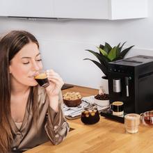 Cremmaet Compact Steam Cafetera superautomática compacta con 19 bares, sistema Thermoblock y vaporizador.