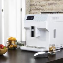 Macchina da caffè superautomatica Power Matic-ccino 7000 Bianca Serie S con serbatoio del latte e display digitale. Prepara cappuccino solo premendo un tasto.  Caffè totalmente personalizzabile. Tecnologia ForceAroma da 19 bar di pressione.