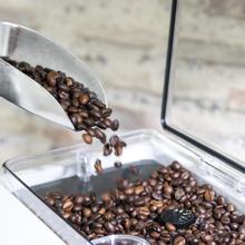 Máquina de café superautomática Power Matic-ccino 7000 Touch Serie Bianca S com depósito de leite e ecrã digital. Prepare cappuccino só com premir um botão.  Café totalmente personalizável. Tecnologia ForceAroma de 19 bares de pressão.
