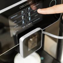 Superautomatische Kaffeemaschine der Power Matic-ccino 8000 Touch Nera S-Serie zum Mahlen von Kaffee mit Milchtank und interaktivem Touchscreen. Bereiten Sie Cappuccino auf Knopfdruck zu. Vollständig anpassbarer Kaffee. ForceAroma-Technologie mit 19 Druckstäben.