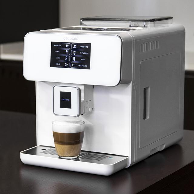 Power Matic-ccino 8000 Touch Bianca S Series machine à café superautomatique qui moud le café avec réservoir à lait. Ecran tactile interactif. Préparation du cappuccino par simple pression d'un bouton. Café entièrement personnalisable. Technologie ForceAroma avec une pression de 19 bars.