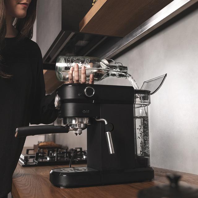 Cafelizzia 790 Black Pro - Cafetera para Espressos y Cappuccino con Manometro, 1350 W, Sistema Thermoblock, 20 Bares, Modo Auto para 1-2 Cafés, Vaporizador Orientable, 1.1L, Negro