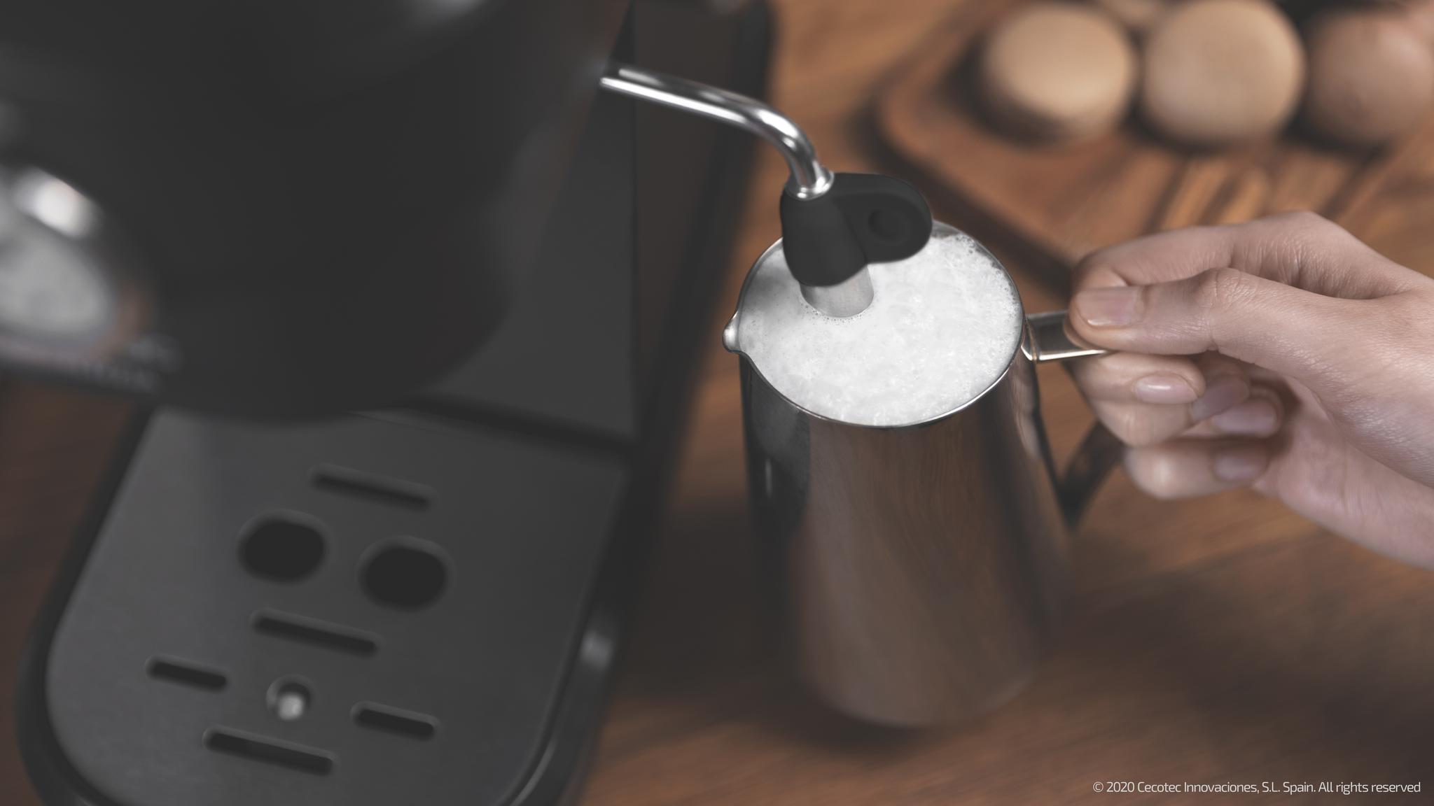 Buse vapeur orientable  La mousse qui perfectionne votre café.