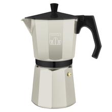 Cafetera Italiana Cumbia Mokclassic 1200 Beige Cafetera italiana de aluminio con capacidad para 12 tazas de café en color beige, apta para todo tipo de cocinas y fácil de limpiar.