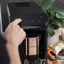 Cremmaet Macchia Black Rose Kompakter Kaffeevollautomat mit 19 Riegeln und Thermoblock-System.