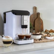 Cafeteira superautomática Cremmaet Macchia White Compact com 19 barras e sistema Thermoblock.