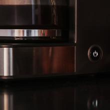 Coffee 56 Heat Caffettiera a goccia da 12 tazze con finitura in acciaio inox e intensificatore di aromi.