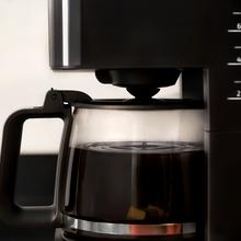Coffee 56 Time Cafetière numérique idéale pour remplir 12 tasses avec une finition en acier inoxydable et un intensificateur d’arômes.