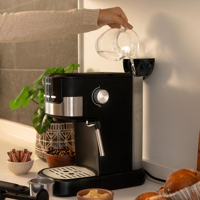 Power Espresso 20 Pecan Máquina de café expresso com 20 bares e vaporizador.