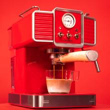 Power Espresso 20 Tradizionale Light Red Espresso- und Cappuccino-Kaffeemaschine, mit 20 bar, Manometer und lenkbarem Dampfgarer.