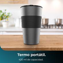 Machine à café avec thermos portable, une finition en acier inoxydable et un intensificateur d’arômes.