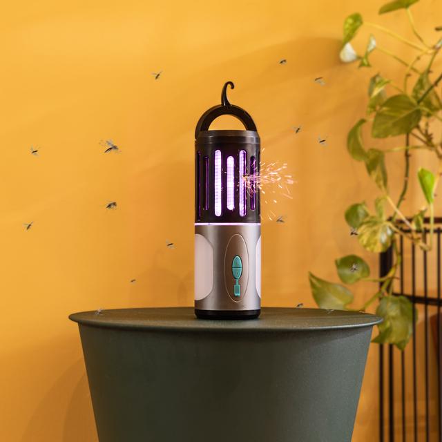 ByeFly 3000 Go Tragbarer elektrischer Mückenkiller mit 1800 mAh Akku, wasserdicht, Seitenlicht und Rücktaschenlampe. Inklusive Aufhängehaken.