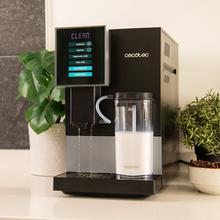 Cremmaet Compactccino Black Silver Kompakter Kaffeevollautomat mit 19 Bar, Milchtank und Thermoblock-System.