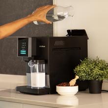 Cremmaet Compactccino Black Silver Kompakter Kaffeevollautomat mit 19 Bar, Milchtank und Thermoblock-System.