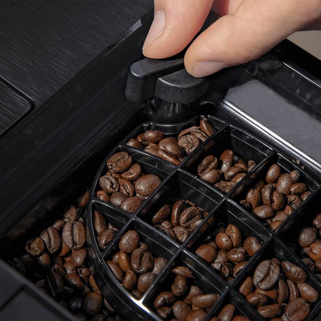 Cremmaet Touch OCS Macchina da caffè superautomatica touch, con 19 bar e sistema Thermoblock.