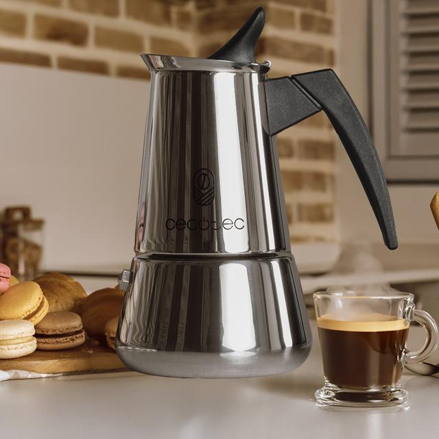 Piccolina 900 Cafetera italiana fabricada en acero inoxidable de alta calidad ideal para 10 tazas de café.