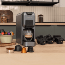 FreeStyle Compact Black Máquina de café expresso 4 em 1 muito compacta. Adequada para café moído e cápsulas diversas.