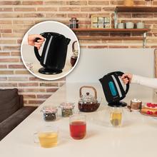 Hervidor de agua de 1,7 litros de capacidad, libre de BPA y con 2200 W.
