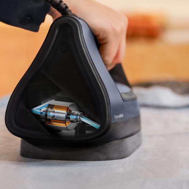 Detalle del sistema Thermoblock de la plancha CECOTEC IronHero 3000 Sauna i-Pump