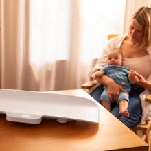 Nana BabyCare SmartWeight 60 x 25 cm: la bilancia è dotata di un'ampia superficie d'appoggio su cui è possibile ottenere una misurazione accurata dell’altezza e del peso dei neonati.