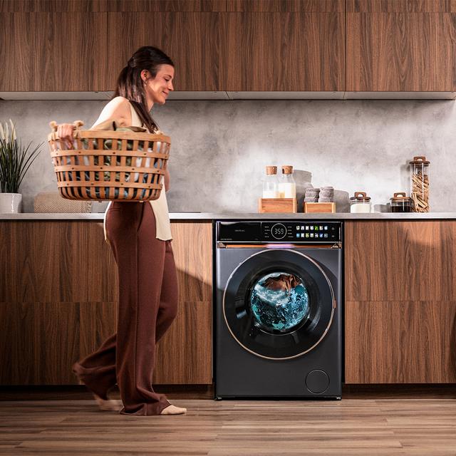 Bolero DressCode 12980 Direct Drive Steel A Lavadora de 12 kg color Steel y clase A, con motor Direct Drive y  1400 rpm. Con pantalla FullColor y acabados en imitación cuero, puerta XXL, luz Interior UV y exterior y funciones SteamMax, Spa Care, Delay End, Favourites, Drum Clean Plus, Stop&Go, y función bloqueo y desbloqueo de puerta