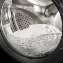 Bolero DressCode 10610 Inverter Steel A Lave-linge à chargement frontal steel, avec une capacité de 10 kg, 1400 tr/min, classe A, Steam Max, moteur Inverter Plus, 15 programmes, OnSmart, Fuzzy Logic, Smooth Wash, Stop&Go, joint antibactérien et Drum Clean.