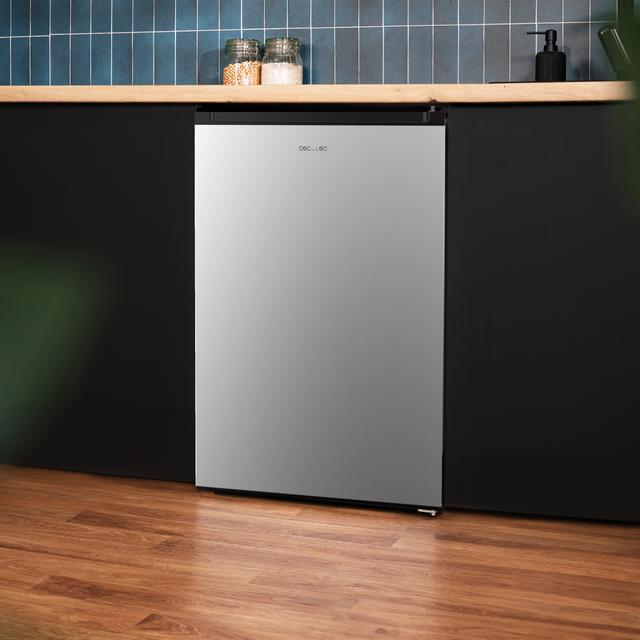 Bolero CoolMarket TT 133 L Inox Mini frigorífico inox de 83,5 cm de alto y 55,1 cm de ancho con capacidad de 133L, clase energética E, Crisper Box, Luz LED interior, función defrost y control temperatura mecánico.