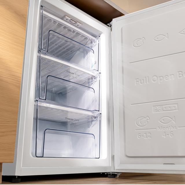 Bolero CoolMarket TF 87 White Congelador vertical sobremesa blanco de 83,6 cm de alto y 50,6 cm de ancho con gran capacidad de 87L y clase energética E.