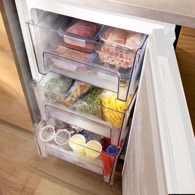 Bolero CoolMarket TF 87 White Congelador vertical sobremesa blanco de 83,6 cm de alto y 50,6 cm de ancho con gran capacidad de 87L y clase energética E.