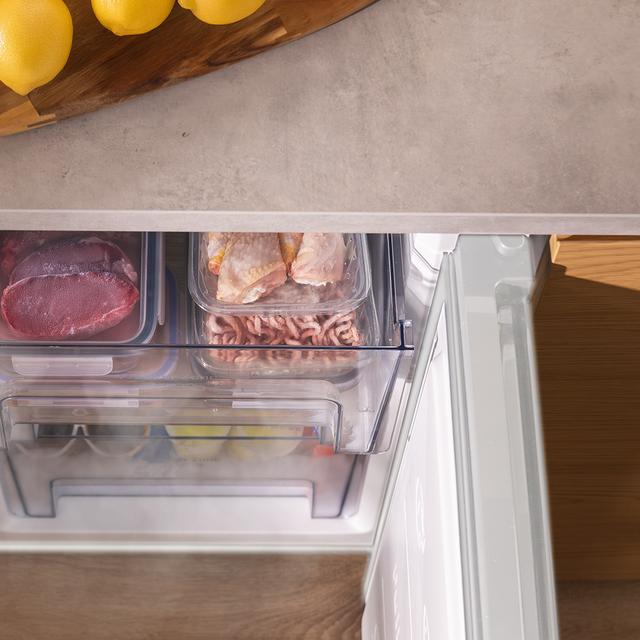 Bolero CoolMarket TF 87 White Congelador vertical sobremesa blanco de 83,6 cm de alto y 50,6 cm de ancho con gran capacidad de 87L y clase energética E.