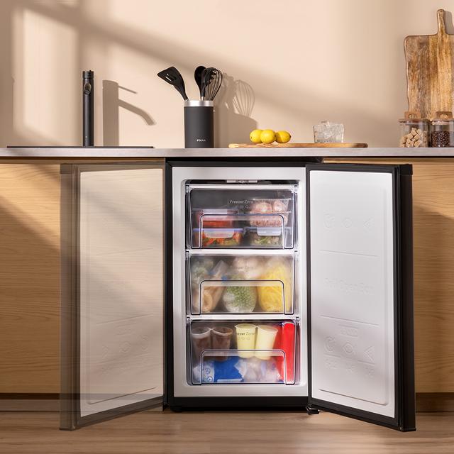 Bolero CoolMarket TF 87 Black Congelador vertical sobremesa negro de 83,6 cm de alto y 50,6 cm de ancho con gran capacidad de 87L y clase energética E.