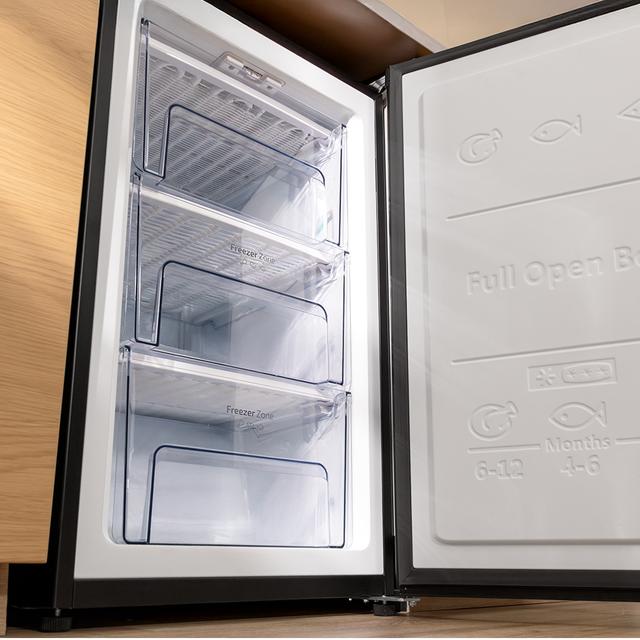 Bolero CoolMarket TF 87 Black Congelador vertical sobremesa negro de 83,6 cm de alto y 50,6 cm de ancho con gran capacidad de 87L y clase energética E.