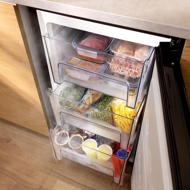 Bolero CoolMarket TF 87 Black Congelador vertical sobremesa negro de 83,6 cm de alto y 50,6 cm de ancho con gran capacidad de 87L y clase energética E.