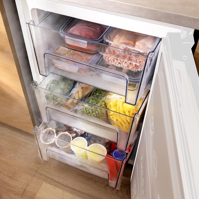 Bolero CoolMarket TF 97 White Congelador vertical sobremesa blanco de 83,5 cm de alto y 55,1 cm de ancho con gran capacidad de 97L y clase energética E.